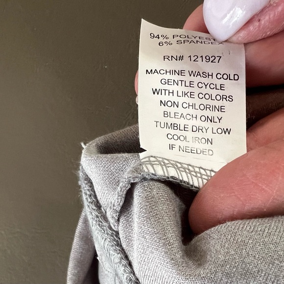 johnnie-O men’s gray zip up vest, NWOT, size S - Picture 5 of 5